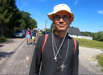 Bp Maciej Małyga: "Piesza pielgrzymka dla mnie to stara przygoda, która jest ciągle nowa"