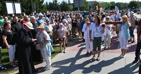 W kolumnie opoczyńskiej pielgrzymuje ok. 1200 pątników.