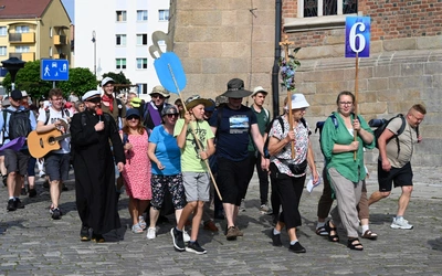 Pielgrzymka to czas wejścia w głąb siebie i odkrywania Pana Boga w drugim człowieku