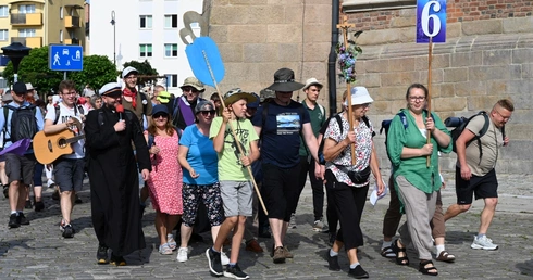Pielgrzymka to czas wejścia w głąb siebie i odkrywania Pana Boga w drugim człowieku