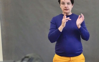 „Ten brak nas zawstydza”. Pismo Święte w języku migowym