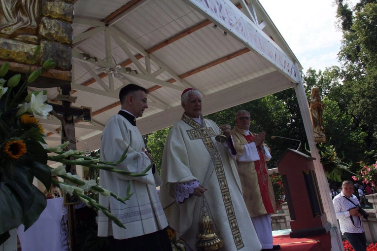 Metropolitalna uroczystość ku czci św. Jacka w Kamieniu Śląskim