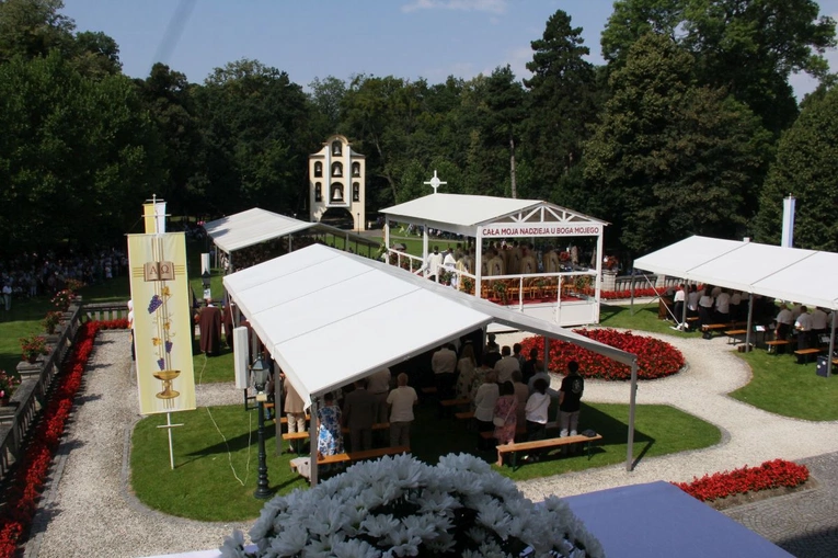 Metropolitalna uroczystość ku czci św. Jacka w Kamieniu Śląskim