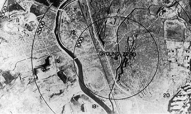 Nagasaki przed i po zrzuceniu bomy atomowej