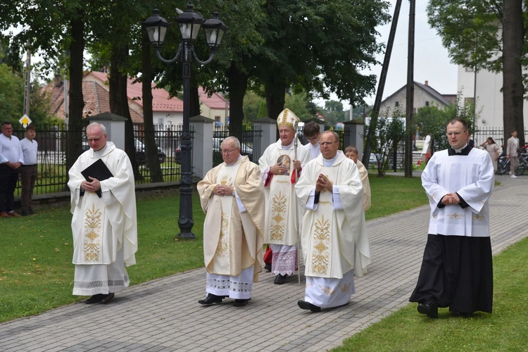 Radomyśl Wielki - poświęcenie ołtarza