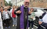Najważniejsze dokonuje się w drodze – rozmowa z bp. Szymonem Stułkowskim o pielgrzymowaniu