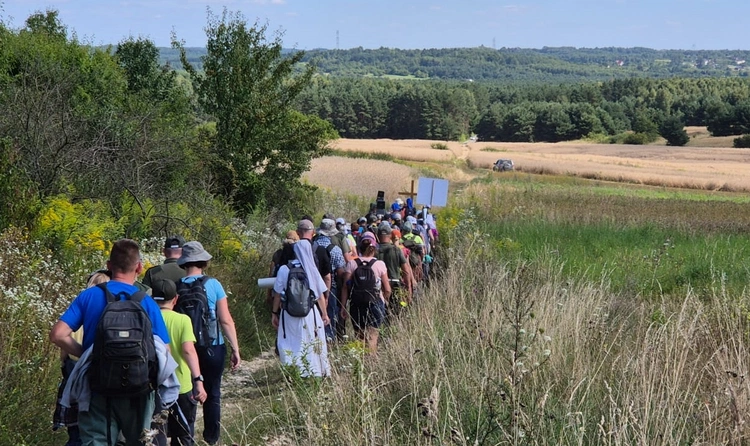 Pielgrzymka... nadal idzie! Wyszli z Jasnej Góry w stronę Krakowa