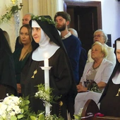 S. Rafaela Rapacz (w środku) w dniu srebrnego jubileuszu swoich ślubów. 