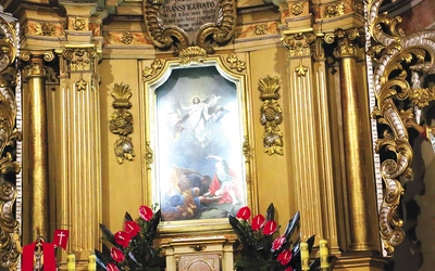Obraz Przemienienia Pańskiego, zamówiony w Rzymie  w 1723 r.  dla miejscowej świątyni. 