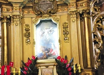 Obraz Przemienienia Pańskiego, zamówiony w Rzymie  w 1723 r.  dla miejscowej świątyni. 