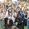 SMAL to czas dla młodego człowieka,  który szuka Boga i relacji. W zeszłym roku przez miejscowość przewinęło się ponad 930 osób. Organizatorzy są gotowi na jeszcze większą liczbę uczestników i – jak mówi ks. Mazur – każda młoda osoba jest mile widziana. 