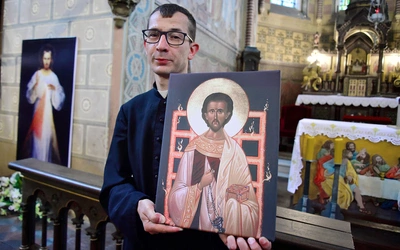 Z okazji parafialnej uroczystości przygotowano kopie wizerunku patrona, które mają trafić do każdej rodziny. 