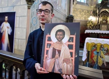 Z okazji parafialnej uroczystości przygotowano kopie wizerunku patrona, które mają trafić do każdej rodziny. 