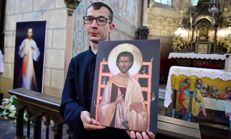 Z okazji parafialnej uroczystości przygotowano kopie wizerunku patrona, które mają trafić do każdej rodziny. 