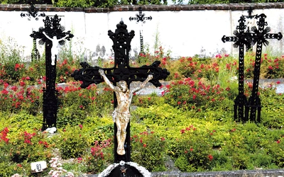 Na cmentarzu pochowanych jest 750 sióstr zakonnych.