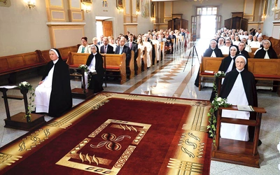 Siostry oddały swoje życie na wyłączność Bogu w Kościele.