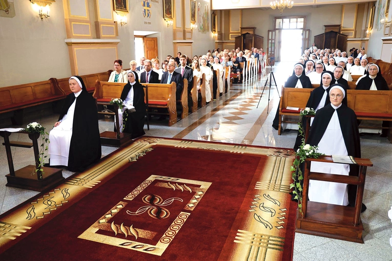 Siostry oddały swoje życie na wyłączność Bogu w Kościele.