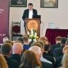Wydarzenie przyciąga zarówno świeckich, konsekrowanych, jak i duchownych.