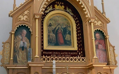 W kościele w Jarosławicach znajduje się łaskami słynący obraz Ukoronowania Matki Bożej.