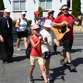 Lepiej idzie się w słońcu niż w deszczu