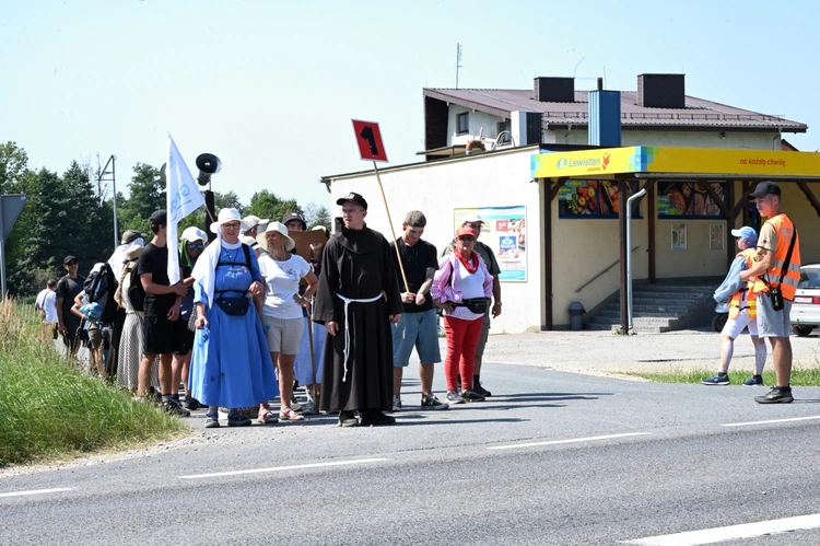 Postój obiadowy w Gwoździanach