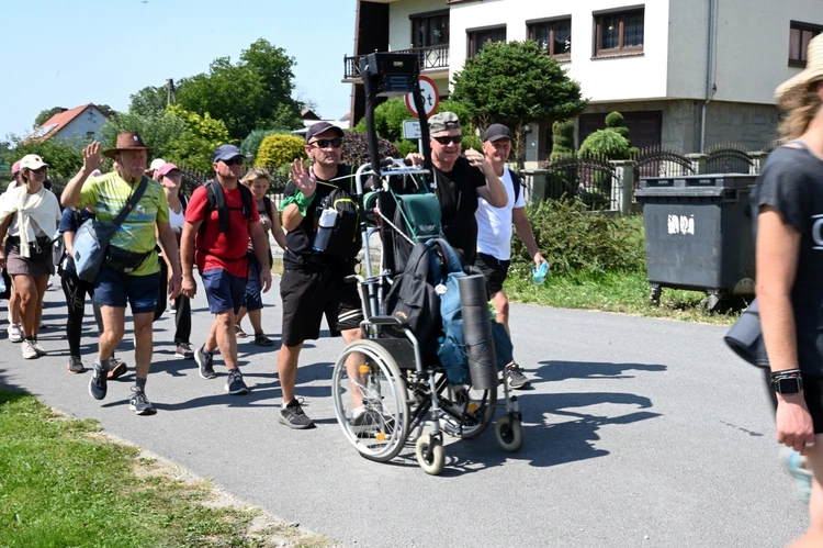 Postój obiadowy w Gwoździanach