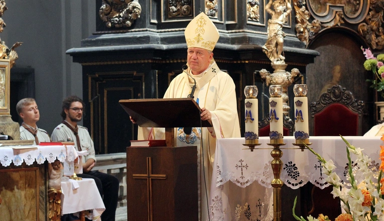 Abp Kupny: Wniebowzięcie Maryi utwierdza nas w przekonaniu, że człowiek jest stworzony przez Boga