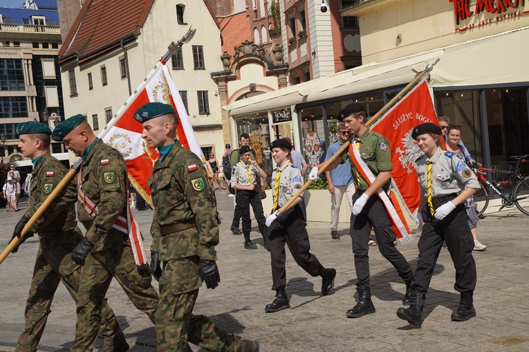 Uroczystość Wniebowzięcia NMP i Święto Wojska Polskiego w bazylice św. Elżbiety we Wrocławiu
