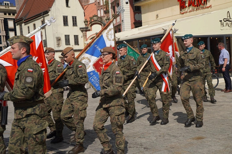Uroczystość Wniebowzięcia NMP i Święto Wojska Polskiego w bazylice św. Elżbiety we Wrocławiu