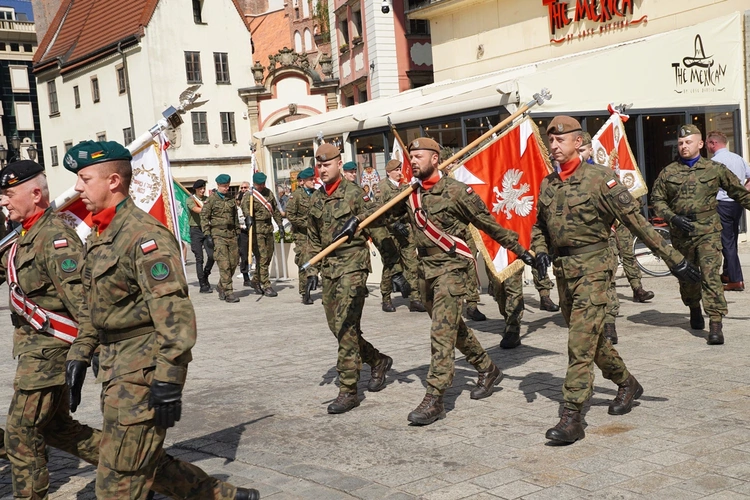Uroczystość Wniebowzięcia NMP i Święto Wojska Polskiego w bazylice św. Elżbiety we Wrocławiu