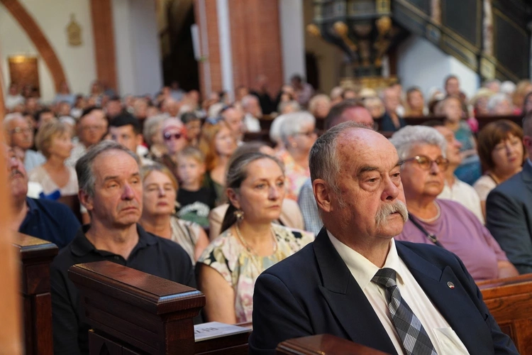 Uroczystość Wniebowzięcia NMP i Święto Wojska Polskiego w bazylice św. Elżbiety we Wrocławiu