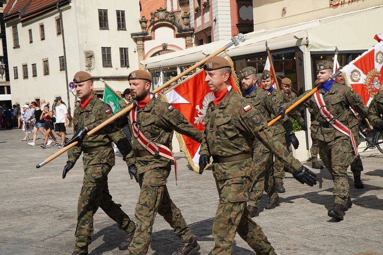 Uroczystość Wniebowzięcia NMP i Święto Wojska Polskiego w bazylice św. Elżbiety we Wrocławiu