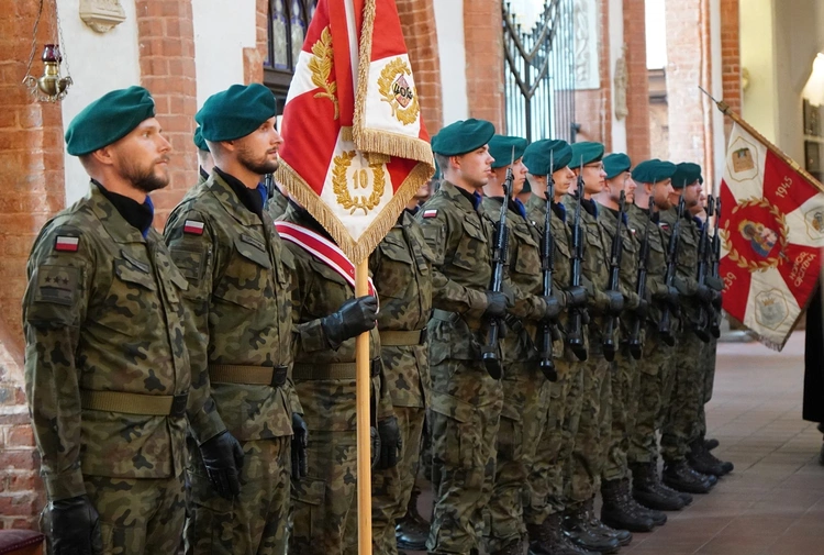 Uroczystość Wniebowzięcia NMP i Święto Wojska Polskiego w bazylice św. Elżbiety we Wrocławiu