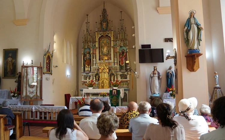 Z Wniebowziętą w Ligocie Książęcej