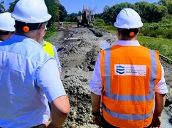 Miedźna. Trwa naprawa wału przeciwpowodziowego