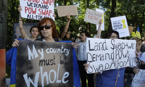 Tymczasem 15 sierpnia przed amerykańską ambasadą w Kijowie