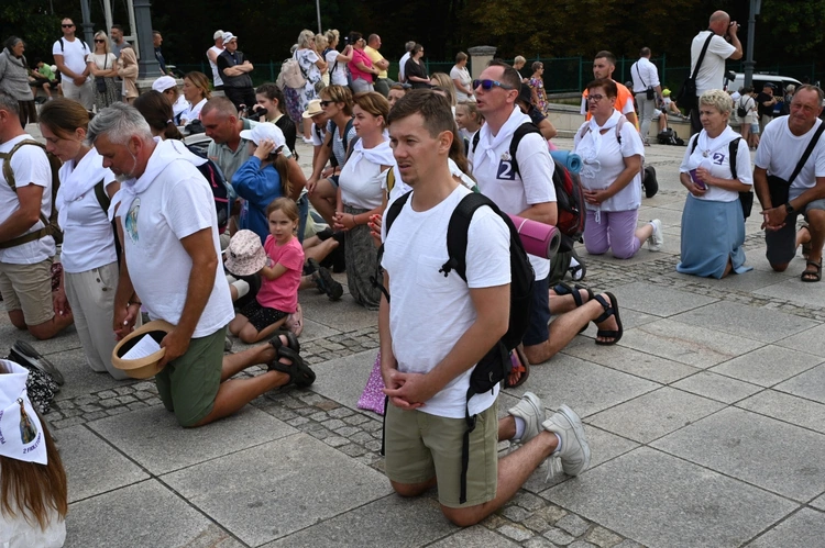 Dwójki, trójka i trzynastka na ostatniej prostej