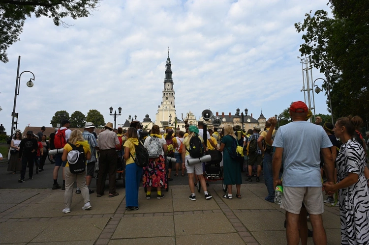 Dwójki, trójka i trzynastka na ostatniej prostej