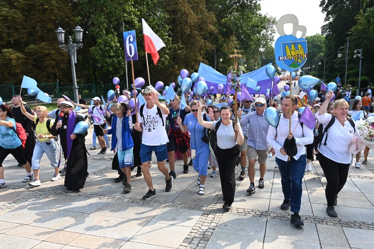 Szóstki u celu drogi