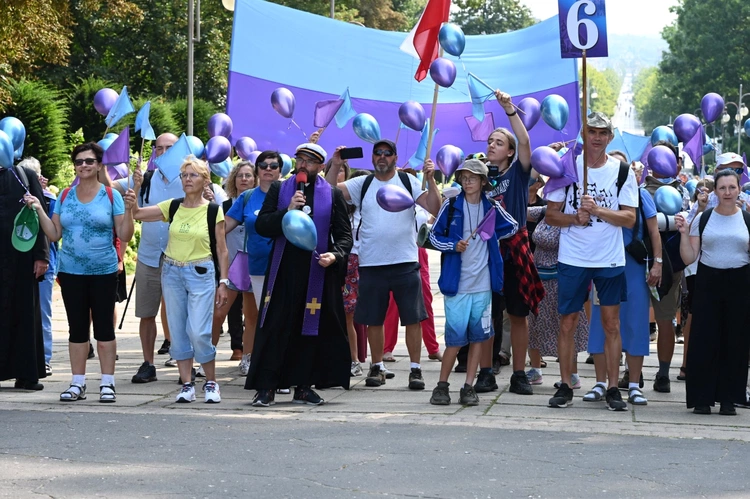 Szóstki u celu drogi