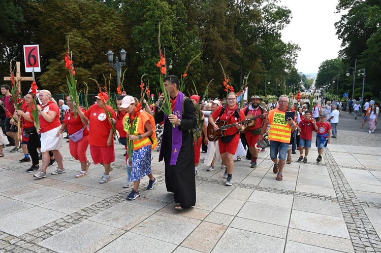 Szóstki u celu drogi