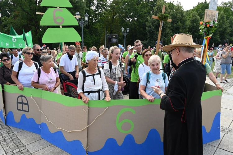 Szóstki u celu drogi