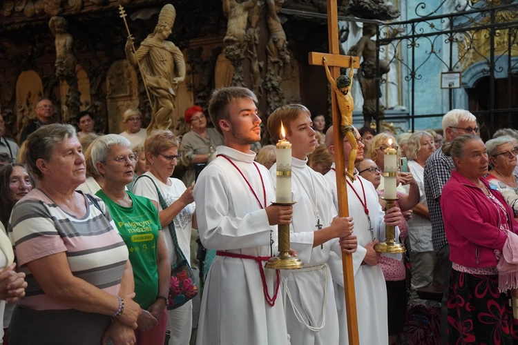 8. Pielgrzymka Wspólnot Żywego Różańca i Czcicieli Matki Bożej do Henrykowa