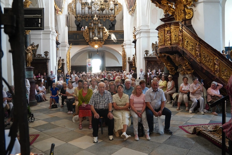 8. Pielgrzymka Wspólnot Żywego Różańca i Czcicieli Matki Bożej do Henrykowa