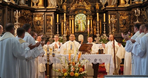 O nadziei i Różańcu - drodze Jezusa, po której idziemy prowadzeni przez Maryję