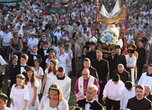 Abp Filipazzi: Przenieśmy do codzienności perspektywę hymnu "Magnificat"