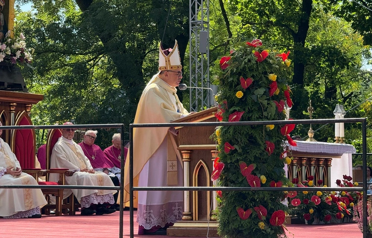 Piekary Śląskie. Pielgrzymka kobiet i dziewcząt. Homilia abp. Antonio Guido Filipazziego
