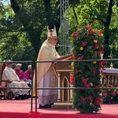 Piekary Śląskie. Pielgrzymka kobiet i dziewcząt. Homilia abp. Antonio Guido Filipazziego