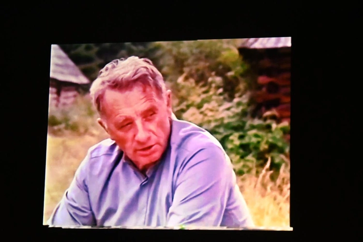 Między niebem a ziemią 