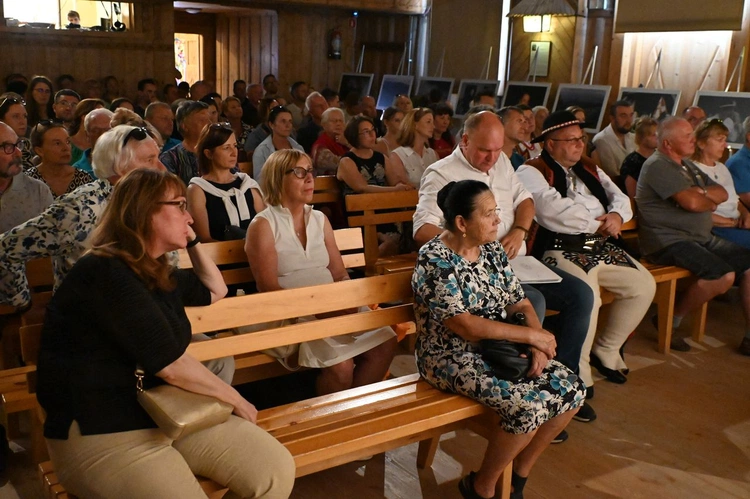 Między niebem a ziemią 